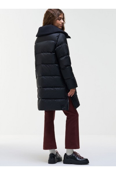Long down jacket with wide collar