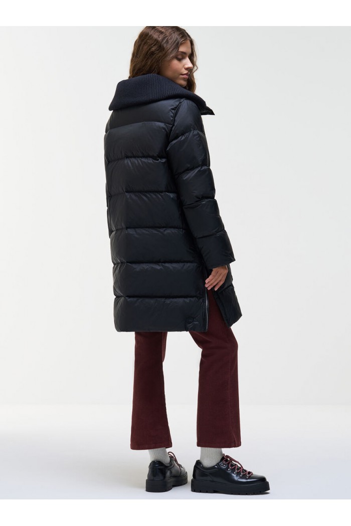 Long down jacket with wide collar