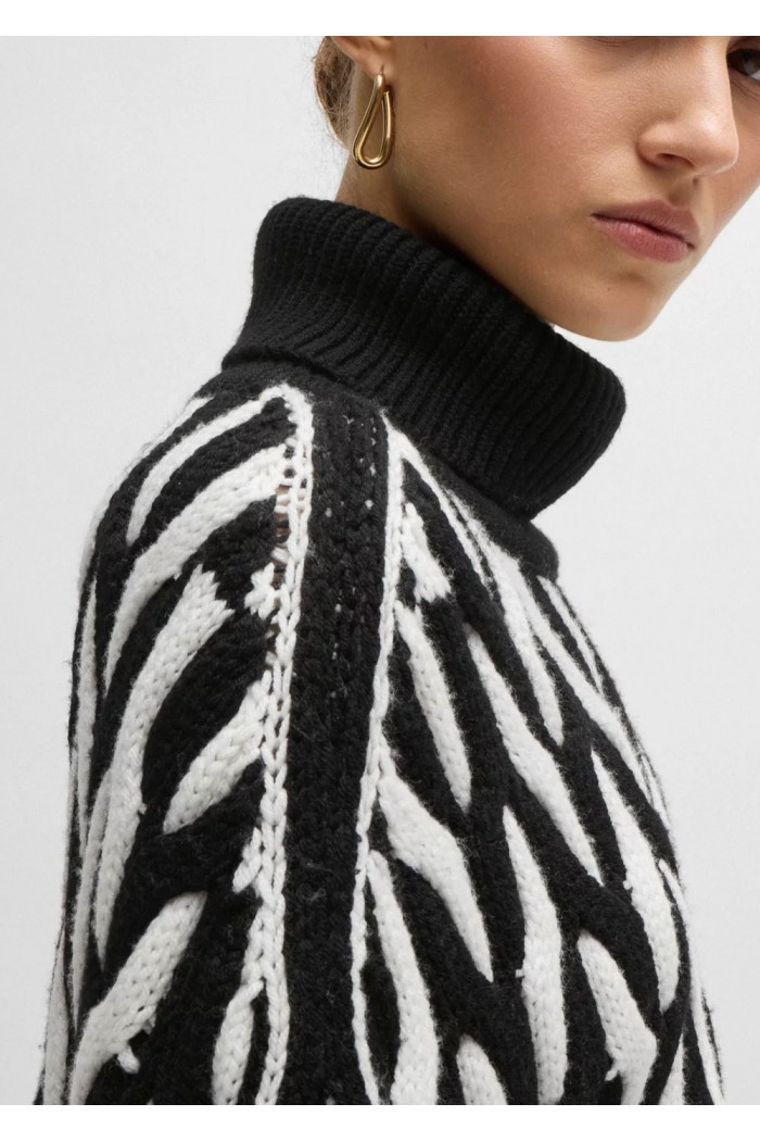 Virgin-wool sweater with two-tone cable structure