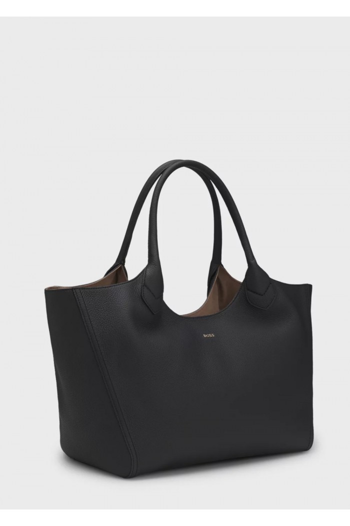 Tote bag in grained leather with logo lettering
