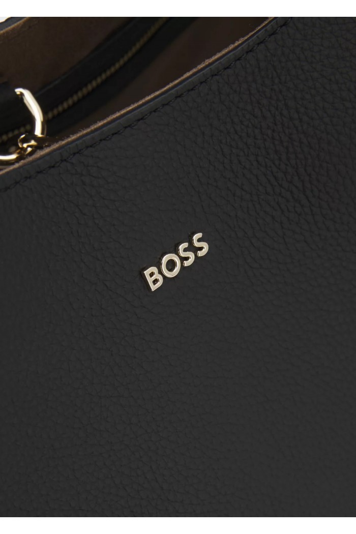 Tote bag in grained leather with logo lettering