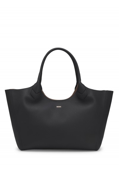 Tote bag in grained leather with logo lettering
