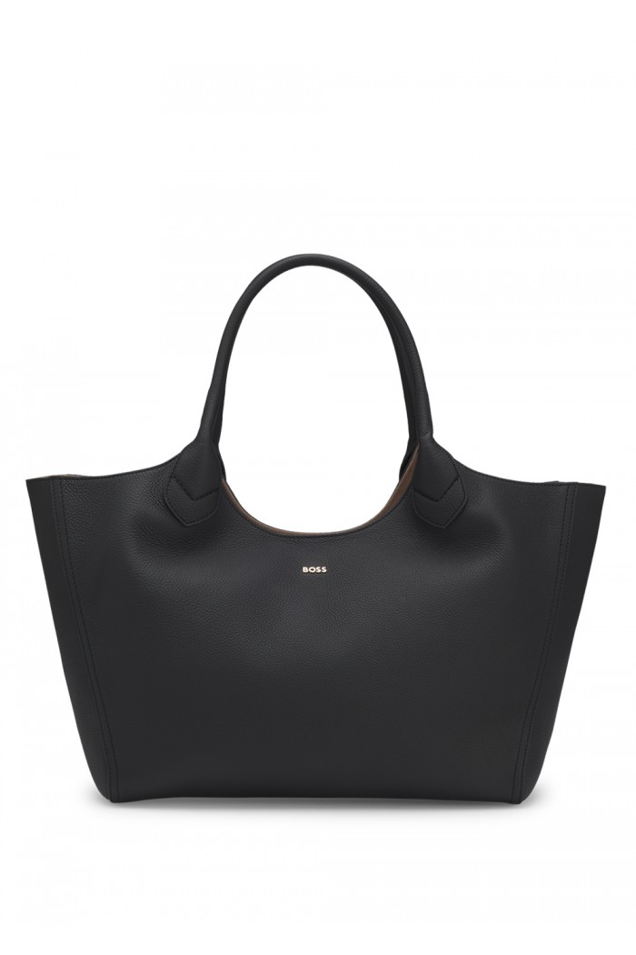 Tote bag in grained leather with logo lettering