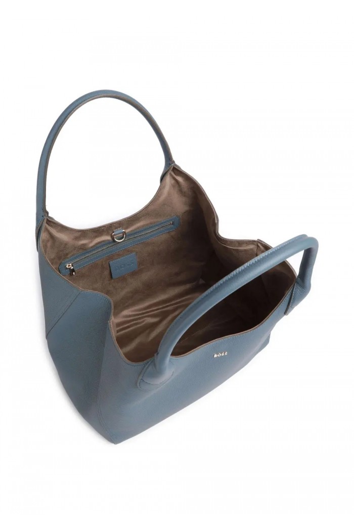 Tote bag in grained leather with logo lettering