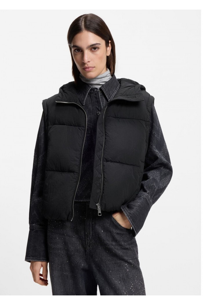 Water-repellent padded jacket with detachable sleeves and scarf Water-repellent padded jacket with detachable sleeves and scarf