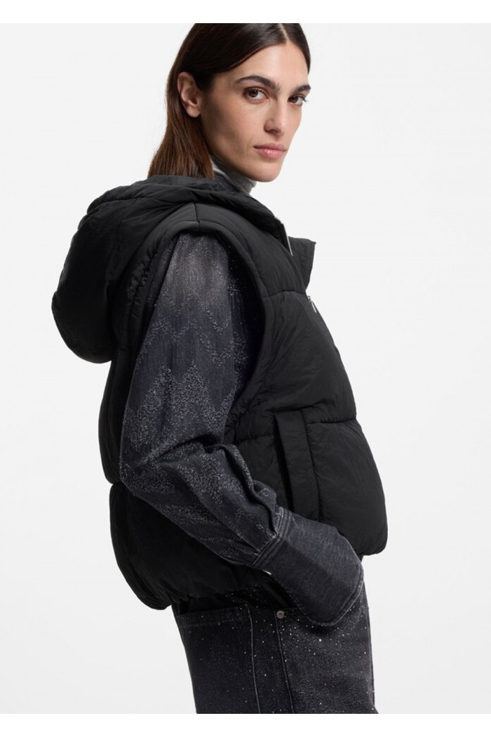 Water-repellent padded jacket with detachable sleeves and scarf Water-repellent padded jacket with detachable sleeves and scarf