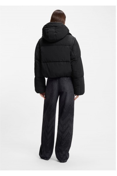 Water-repellent padded jacket with detachable sleeves and scarf Water-repellent padded jacket with detachable sleeves and scarf
