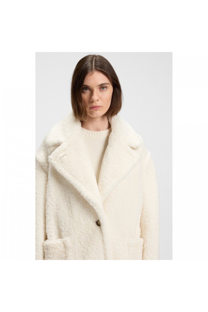 Teddy coat with adjustable collar