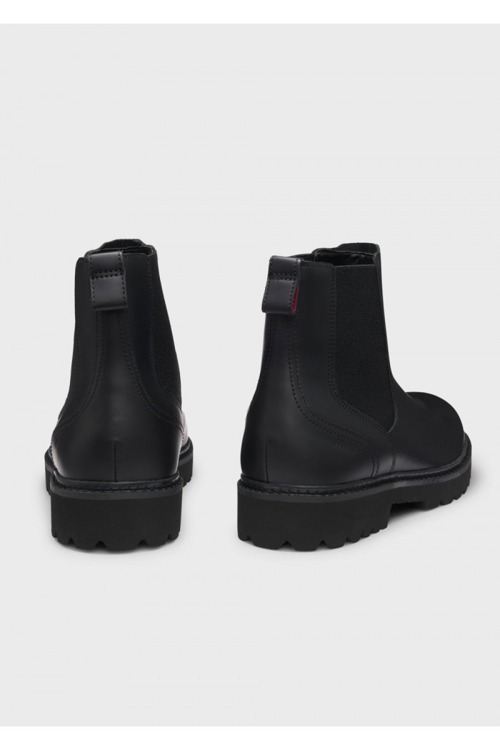 Leather Chelsea boots with embossed logo