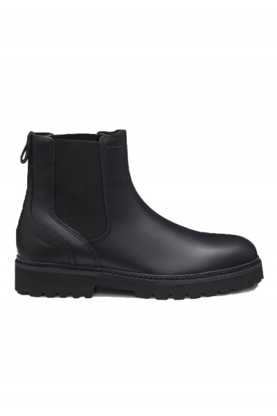 Leather Chelsea boots with embossed logo