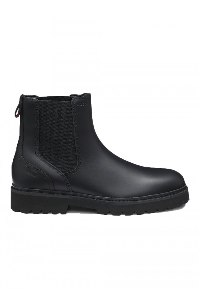 Leather Chelsea boots with embossed logo