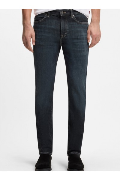 Slim-fit jeans with contrast stitching