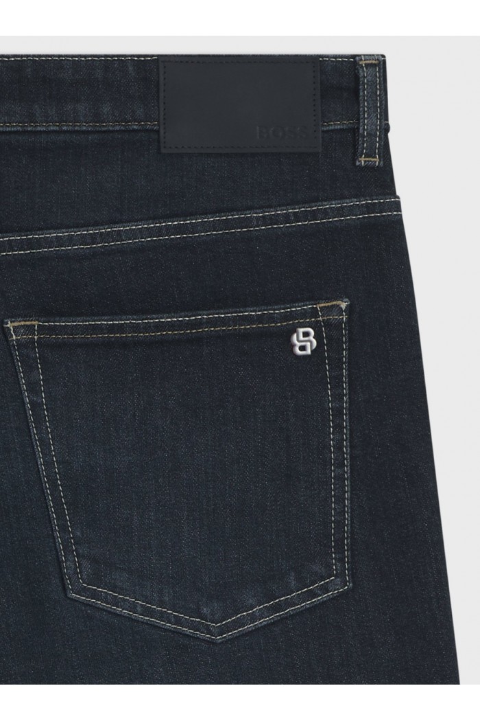 Slim-fit jeans with contrast stitching