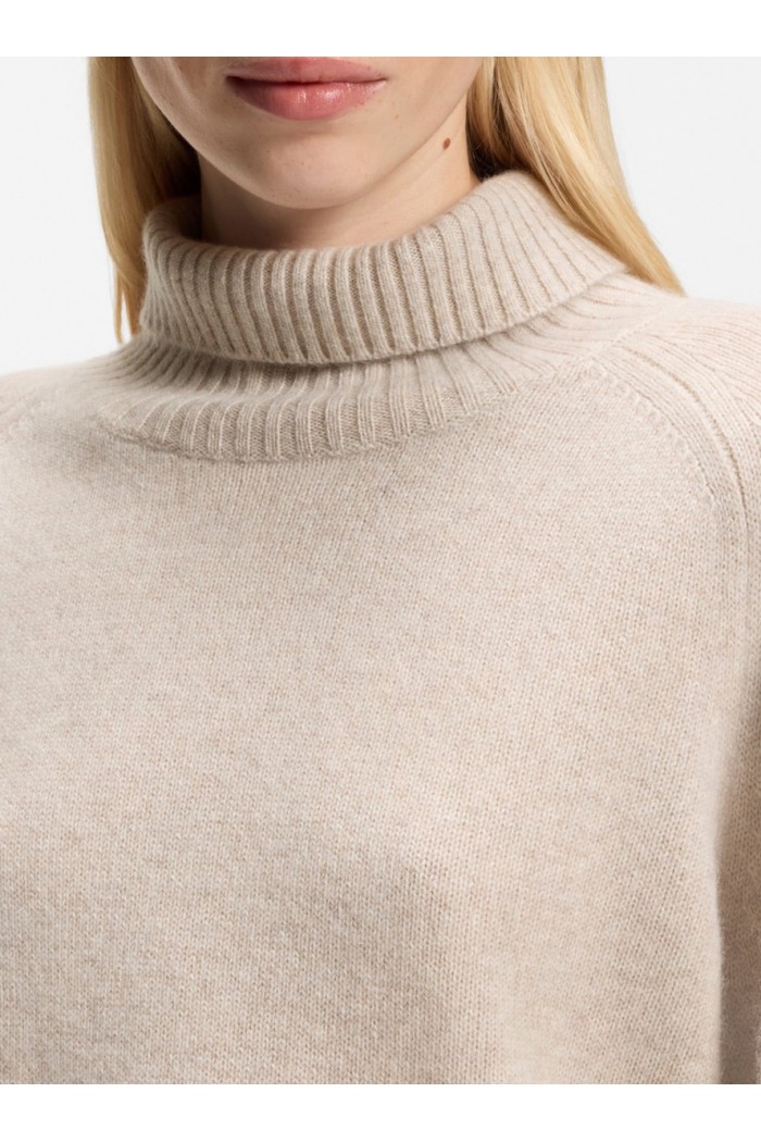 Relaxed-fit rollneck sweater in cashmere with raglan sleeves
