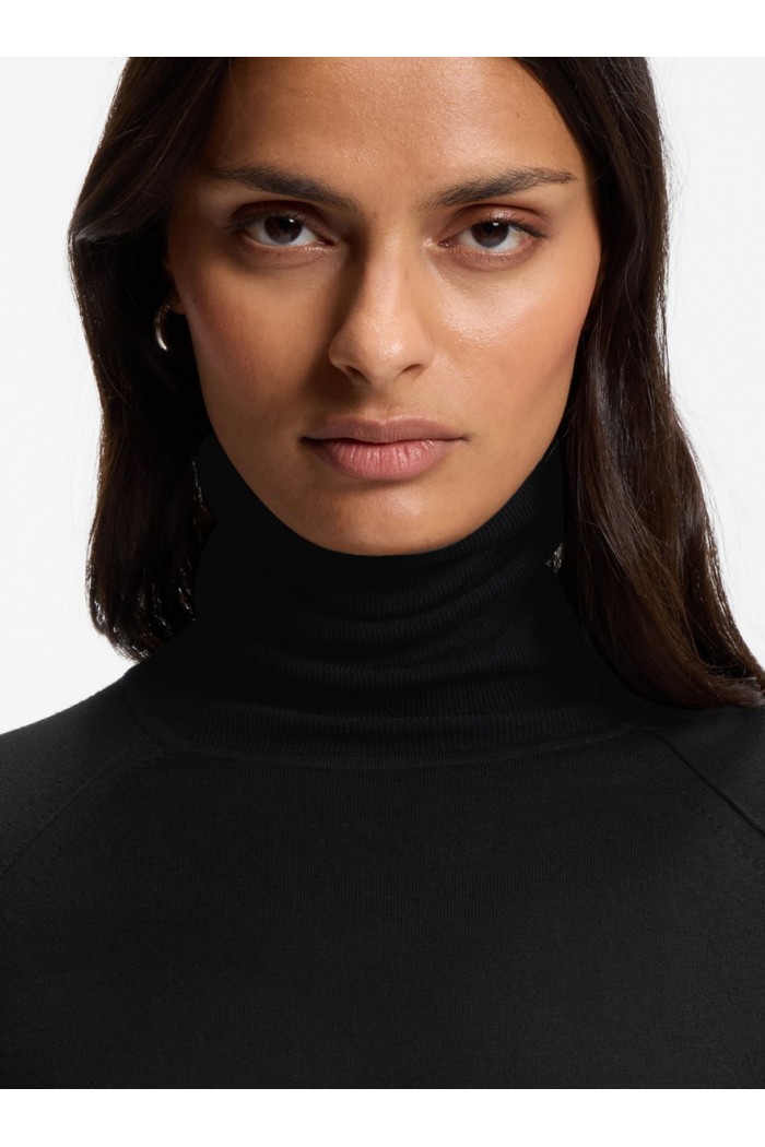 Slim-fit rollneck sweater in extra-fine merino wool Slim-fit rollneck sweater in extra-fine merino wool