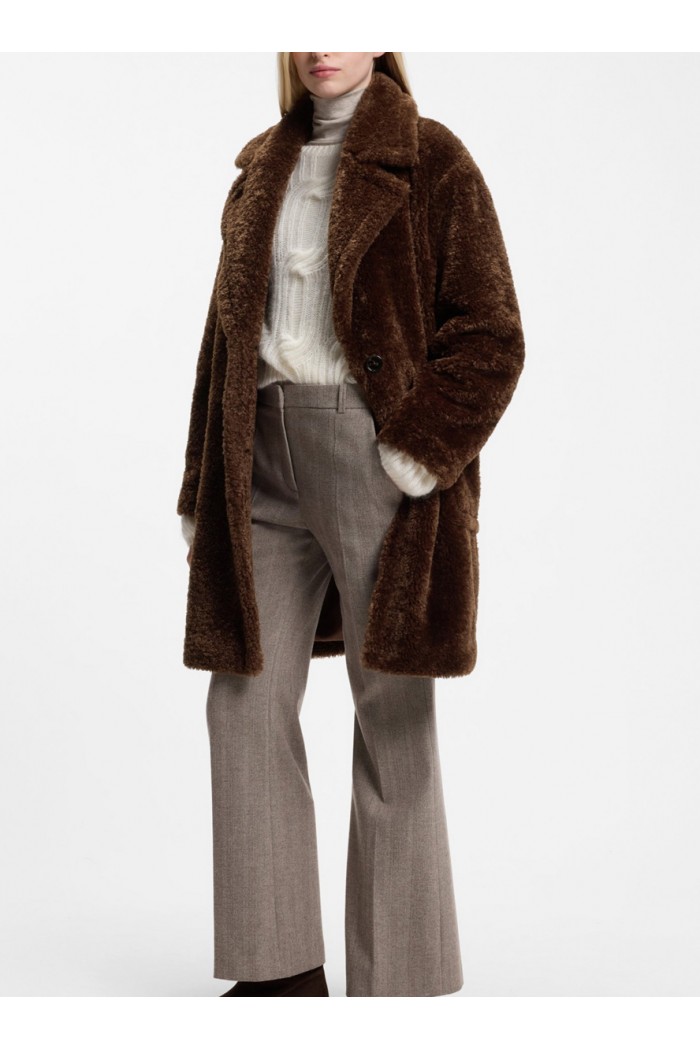 Teddy coat with adjustable collar