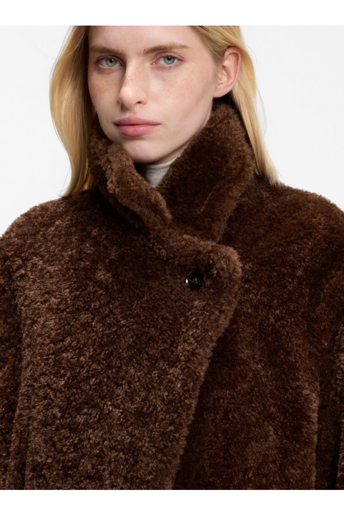 Teddy coat with adjustable collar