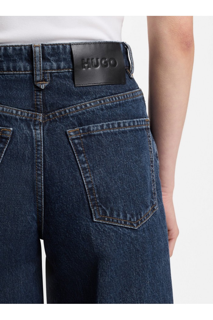 Wide-leg jeans in blue denim with front pleats Wide-leg jeans in blue denim with front pleats