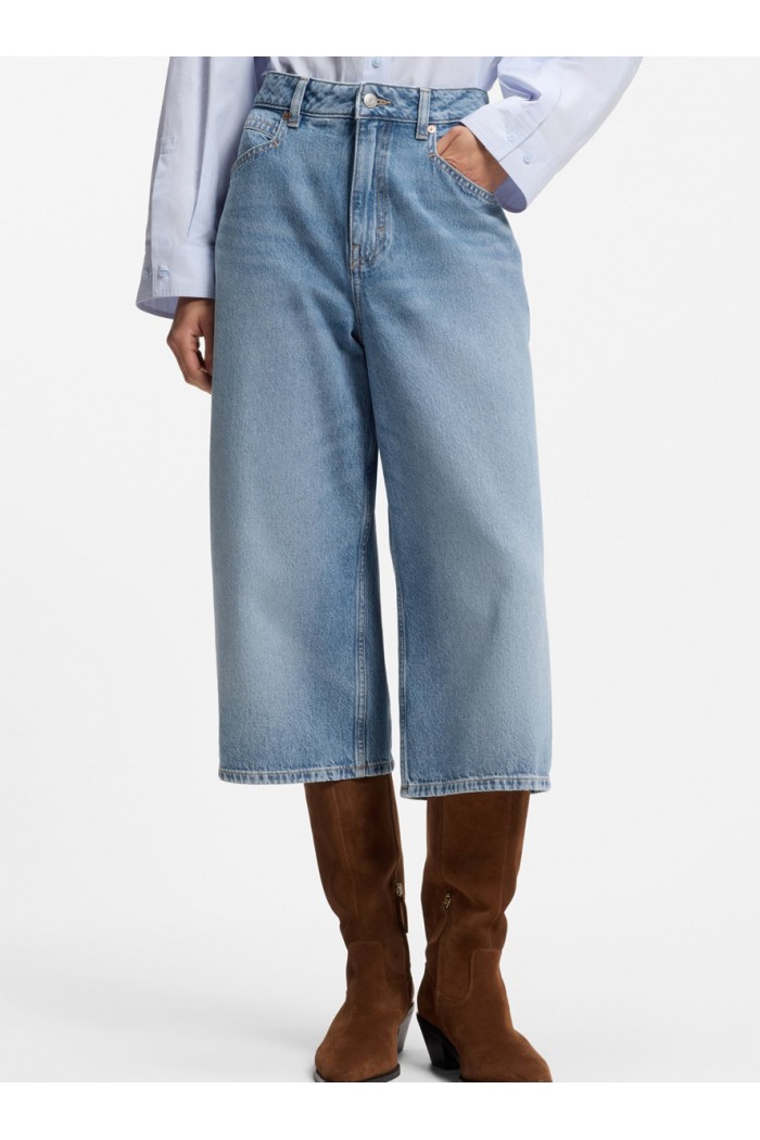 Mid-rise cropped jeans in relaxed fit Mid-rise cropped jeans in relaxed fit