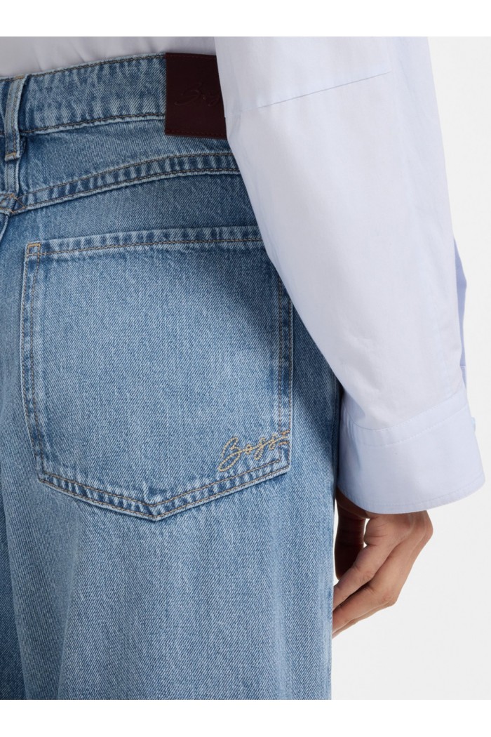 Mid-rise cropped jeans in relaxed fit Mid-rise cropped jeans in relaxed fit
