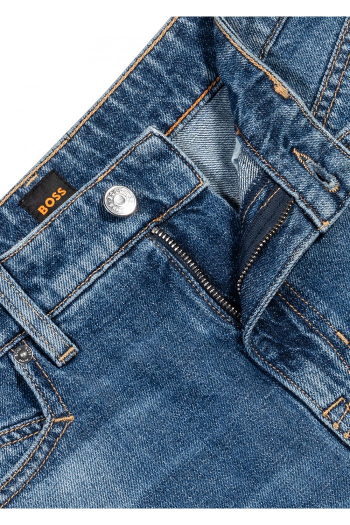 Knee-length denim shorts with raw hem