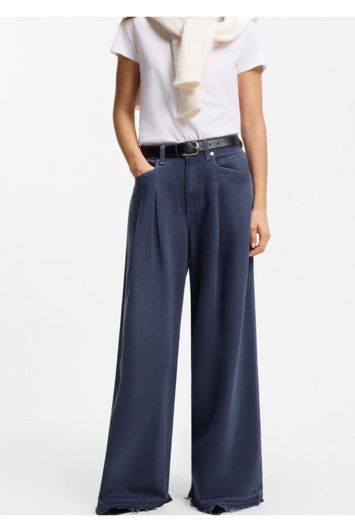Relaxed-fit jeans with wide leg