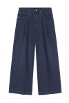 Relaxed-fit jeans with wide leg