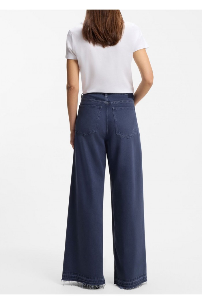 Relaxed-fit jeans with wide leg