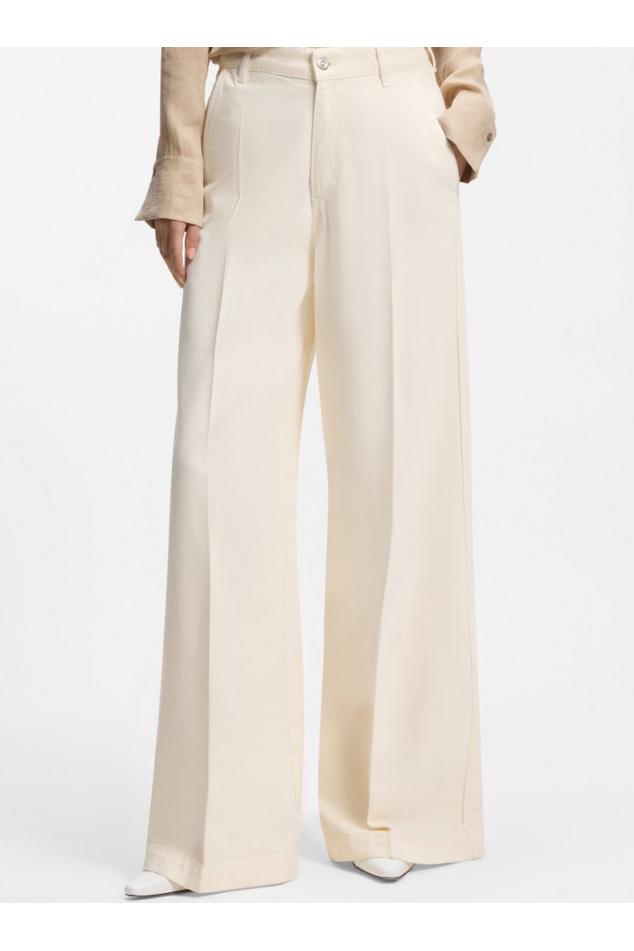 Wide-leg jeans in cream denim with front crease