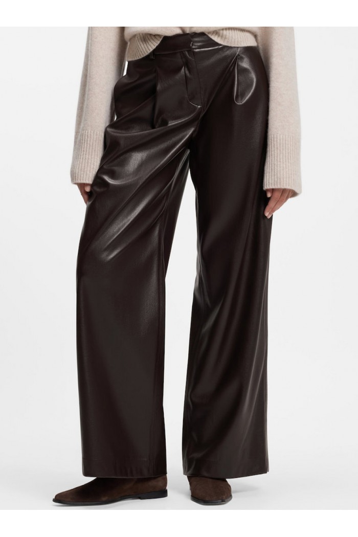 Wide-leg pants in faux leather