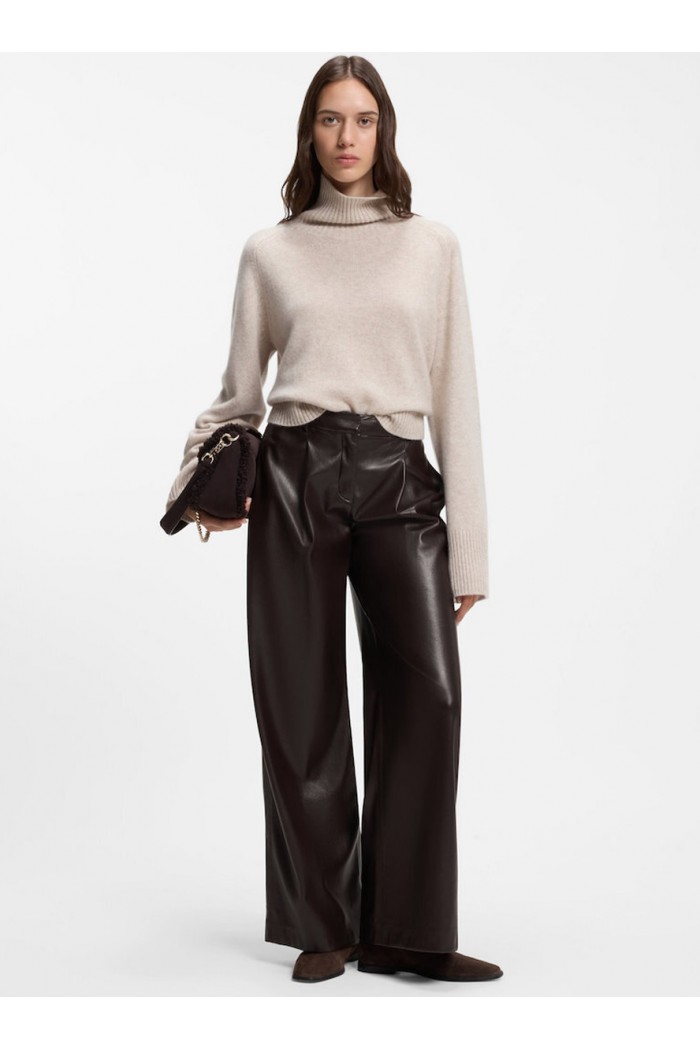 Wide-leg pants in faux leather