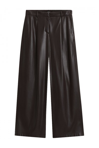 Wide-leg pants in faux leather