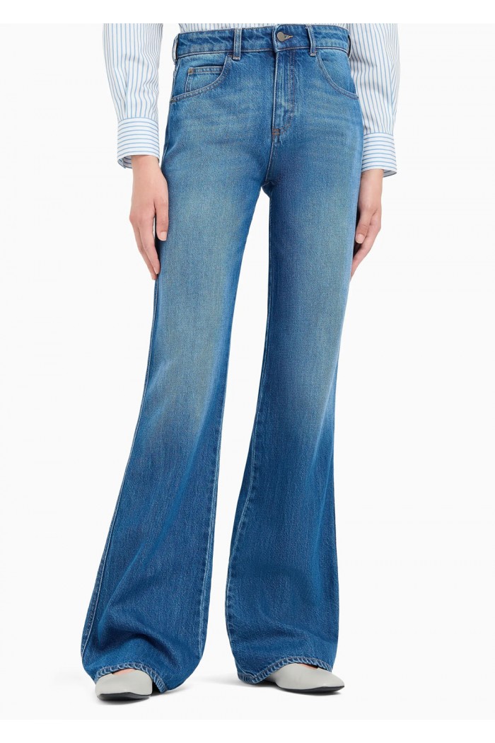 J9D mid-rise jeans with a flared hem 