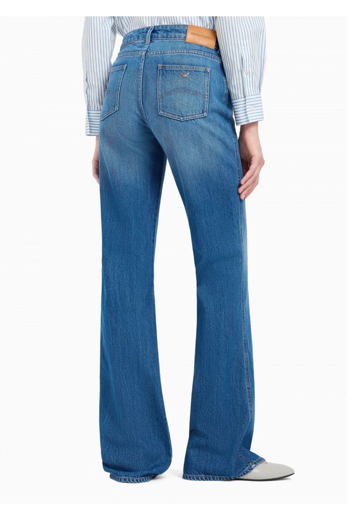 J9D mid-rise jeans with a flared hem 
