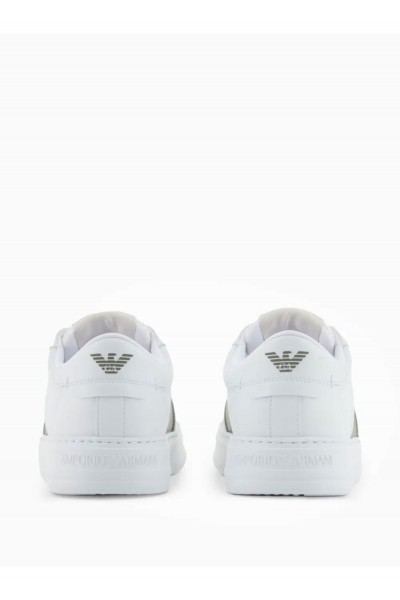 Leather sneakers with contrasting stripe