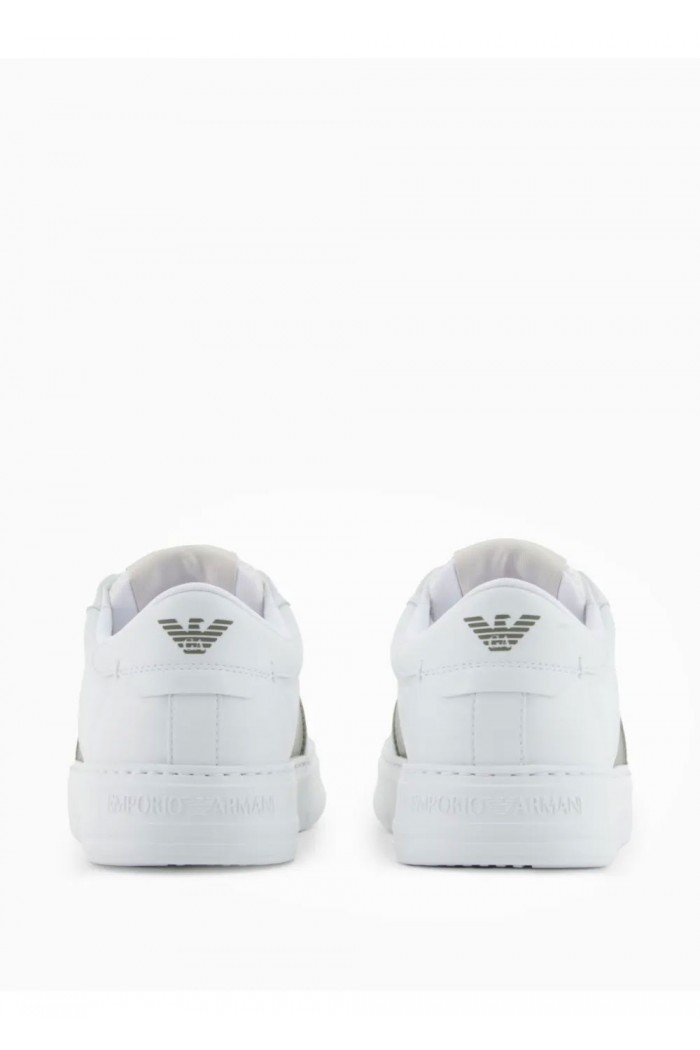 Leather sneakers with contrasting stripe