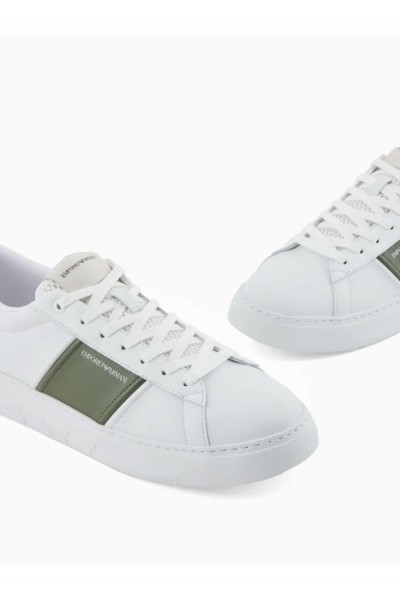 Leather sneakers with contrasting stripe