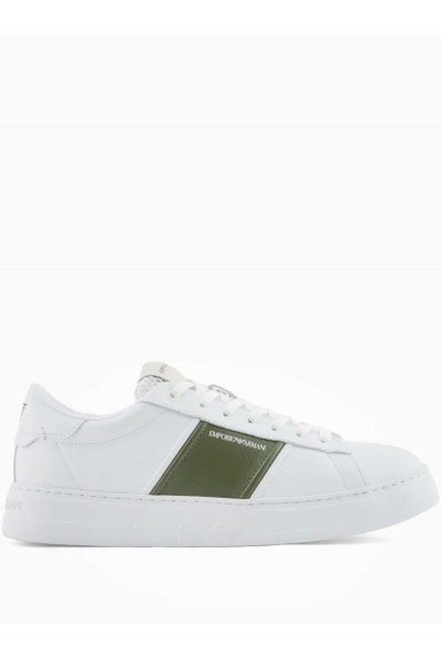 Leather sneakers with contrasting stripe