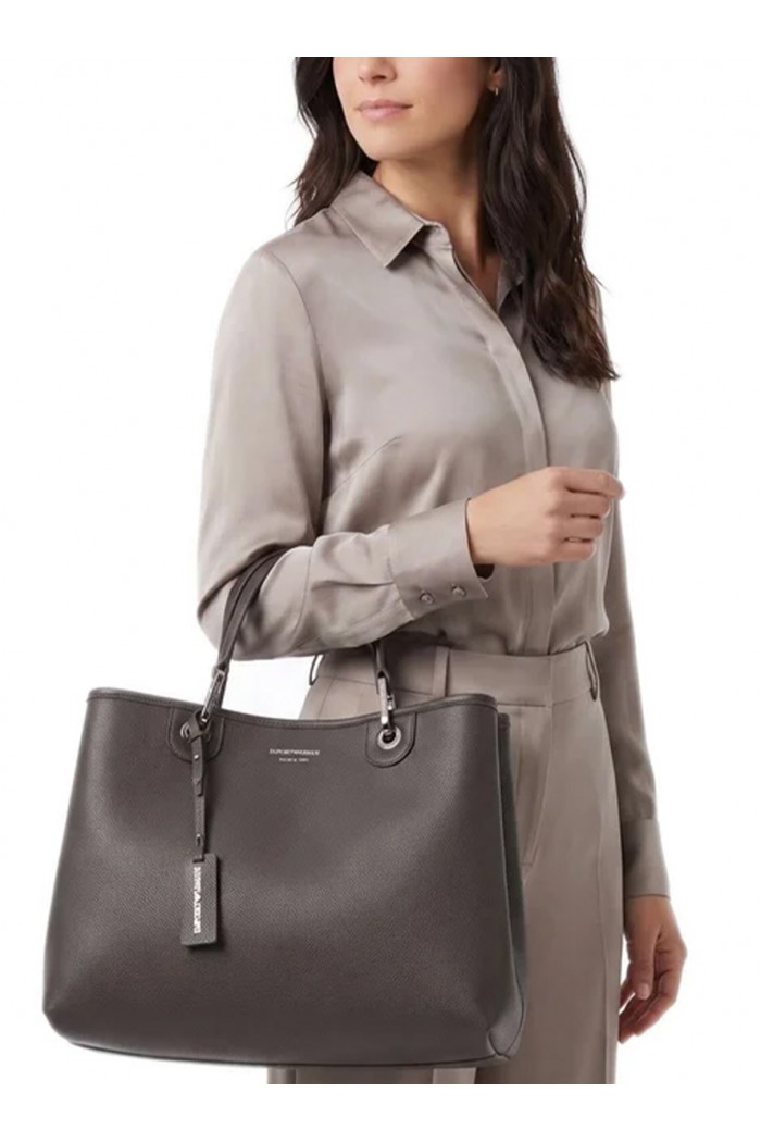 Shopping bag with a pebbled texture and dual top handles