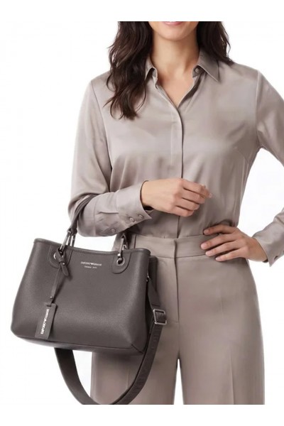 Shopping bag with pebbled finish and detachable strap