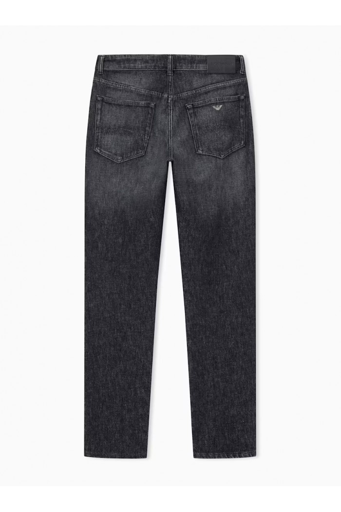 Slim-fit denim jeans with five pockets and a used look