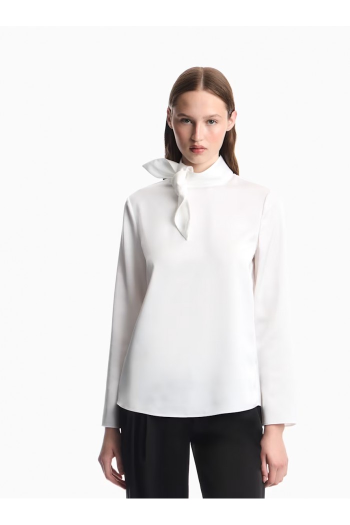 Unlined shirt in techno twill with back zipper and hook