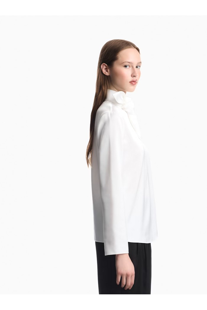 Unlined shirt in techno twill with back zipper and hook