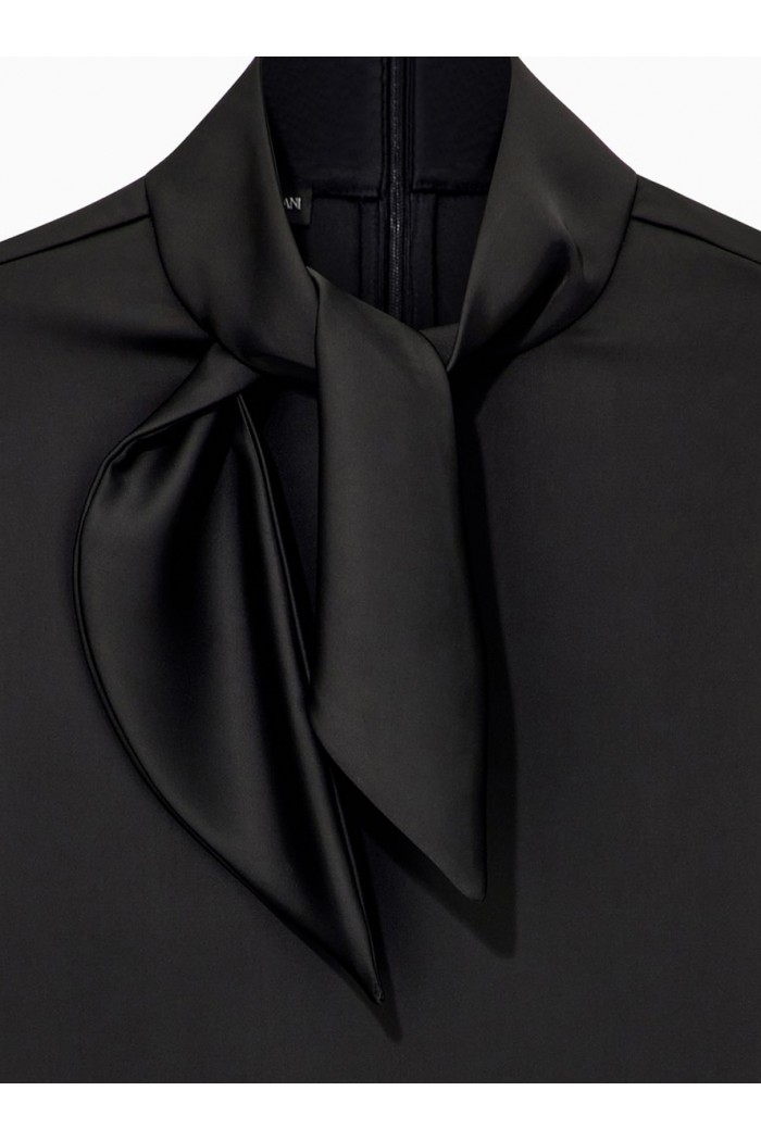 Unlined shirt in techno twill with back zipper and hook