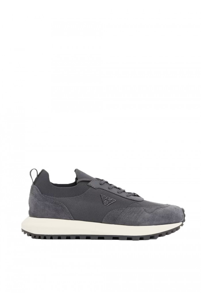 Low-top sneakers in suede and mesh with a rubber sole